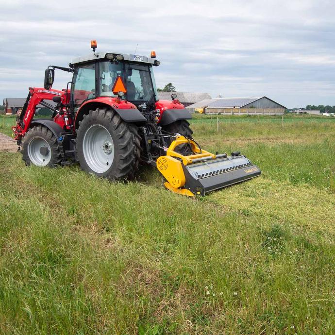 Tractor mounted flail mower Cutting tough grass with a heavy duty flail mower